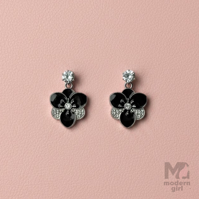 Black Petal Shine Earrings