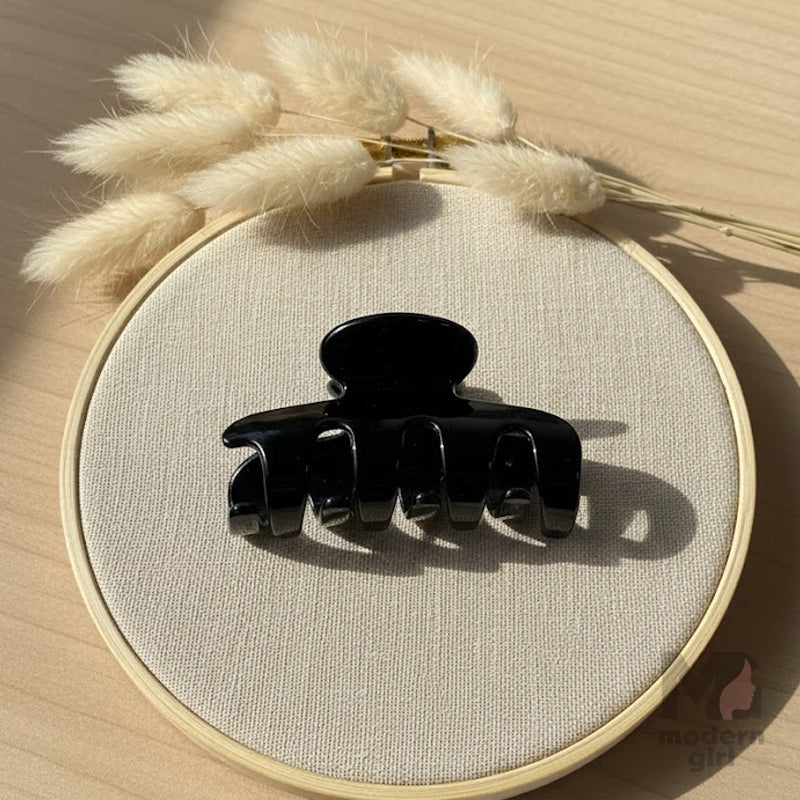Classic Glossy Black Hair Claw Clip – Strong Grip & Everyday Styling