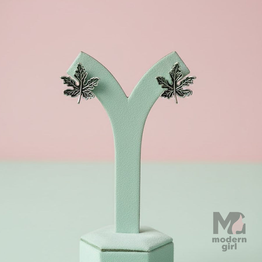 Silver Leaf Stud Earrings – Minimal Nature-Inspired Daily Wear