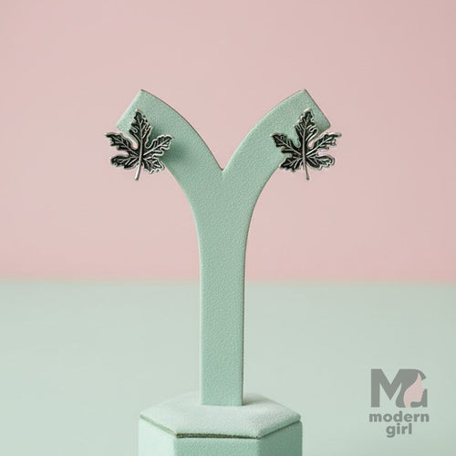 Silver Leaf Stud Earrings – Minimal Nature-Inspired Daily Wear