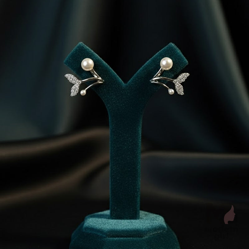 Pearl Flutter Shine Earrings