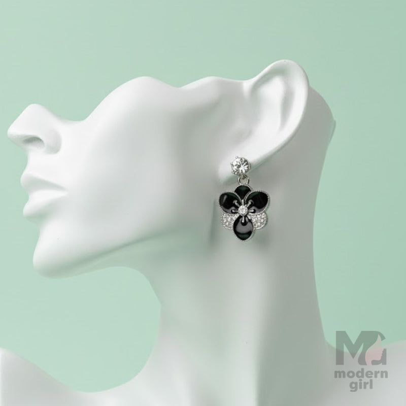 Black Petal Shine Earrings