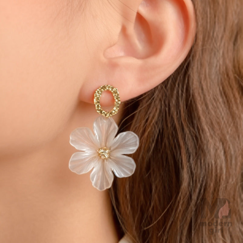 Elegant Gold Floral Drop Earrings for Women – Statement Fashion Jewelry