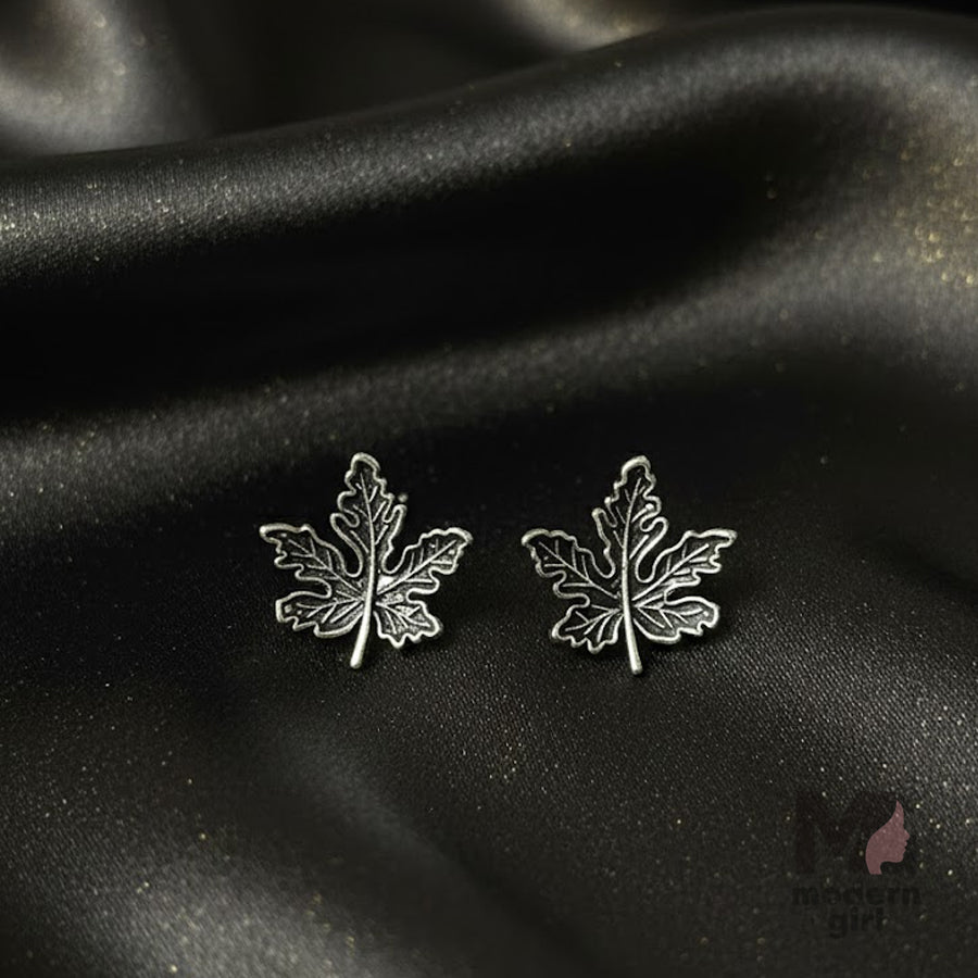 Silver Leaf Stud Earrings – Minimal Nature-Inspired Daily Wear