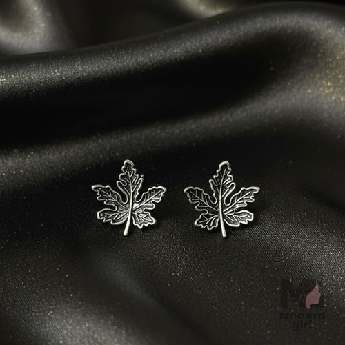 Silver Leaf Stud Earrings – Minimal Nature-Inspired Daily Wear